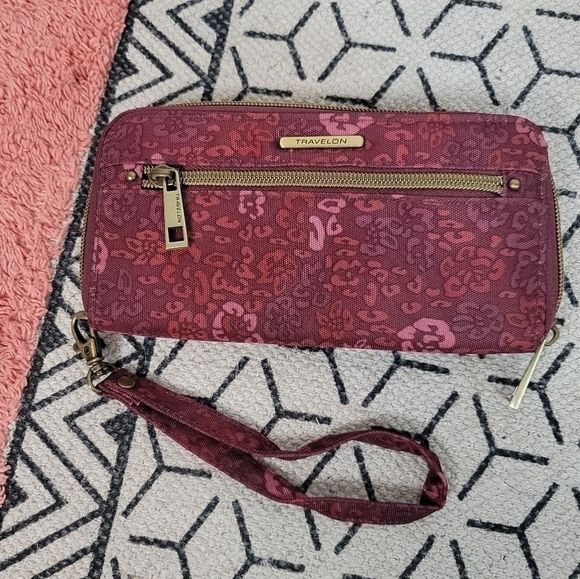 TRAVELON MAROON FLORAL FULL ZIPPER WALLET w WRISTLET - Picture 5 of 10